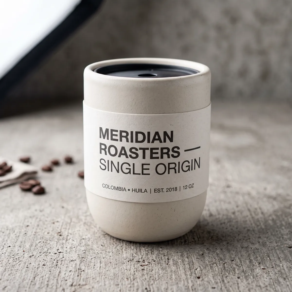 תמונת קלט: כוס קפה מקרמיקה עם תווית שקוראת MERIDIAN ROASTERS — SINGLE ORIGIN